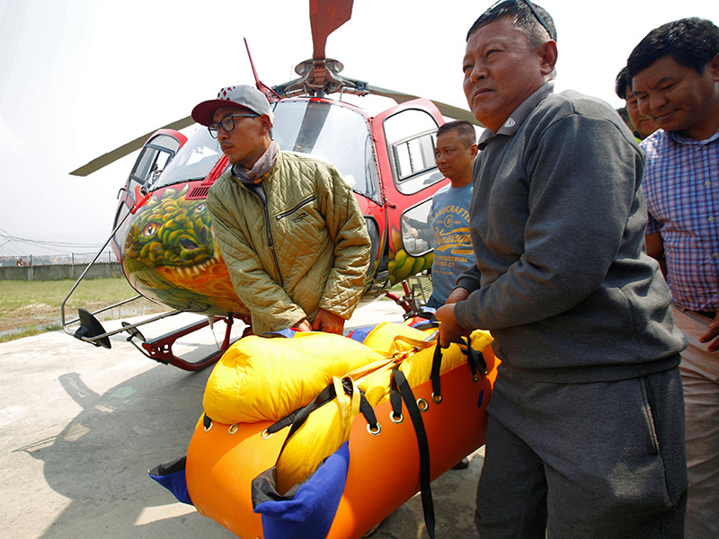 Власти Непала намерены ограничить выдачу разрешений на подъем на Эверест для альпинистов преклонного возраста. Причиной тому стала гибель старейшего в мире альпиниста, непальца Мина Бахадура Шерхана, который в возрасте 86 лет пытался покорить самую притягательную вершину в мире