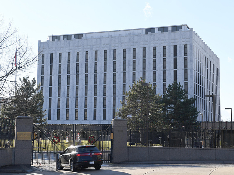 Комитет Сената США по государственному управлению утвердил 17 мая законопроект S.459 о переименовании площади перед посольством РФ в Вашингтоне в "площадь Бориса Немцова"