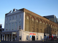 Лондонский театр "Олд Вик" эвакуировали после сообщения об угрозе взрыва