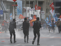 В Турции полиция применила слезоточивый газ и резиновые пули для разгона первомайской демонстрации