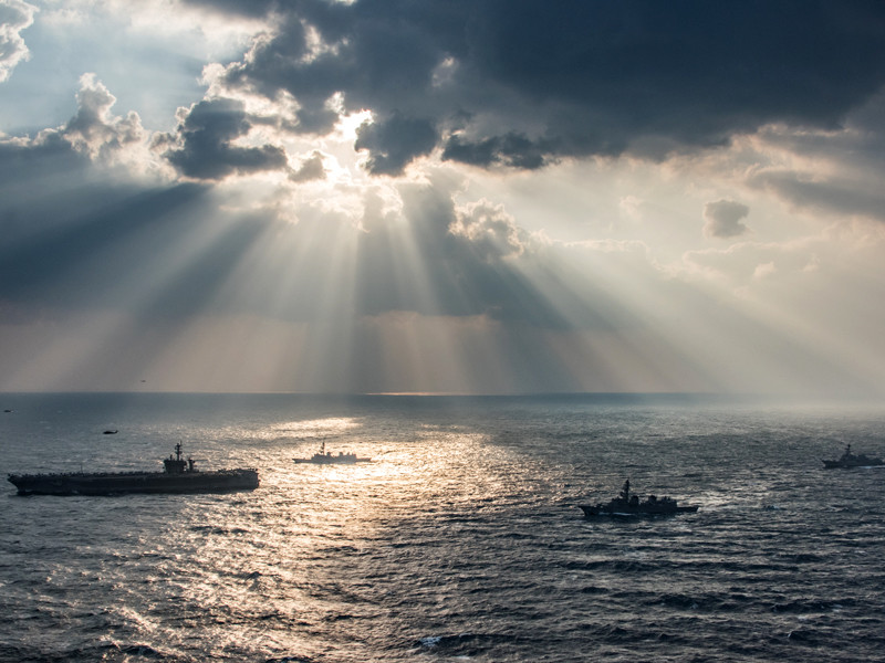 В Японском море столкнулись крейсер ВМС США и южнокорейское рыболовное судно
