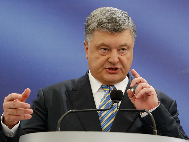 Президент Украины Петр Порошенко заявил, что "его народ" может прожить без контролируемых ФСБ соцсетей