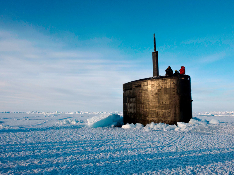 Атомная подводная лодка USS Hampton на учениях во льдах Северного Ледовитого океана, март 2016 года