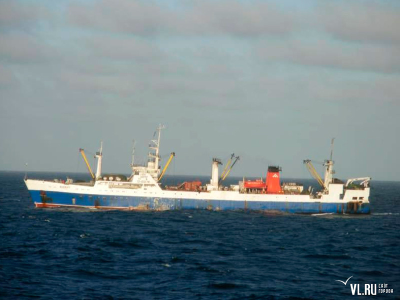 Застрявшее в Намибии судно с российскими моряками арестовали за долги, над экипажем нависла угроза голода
