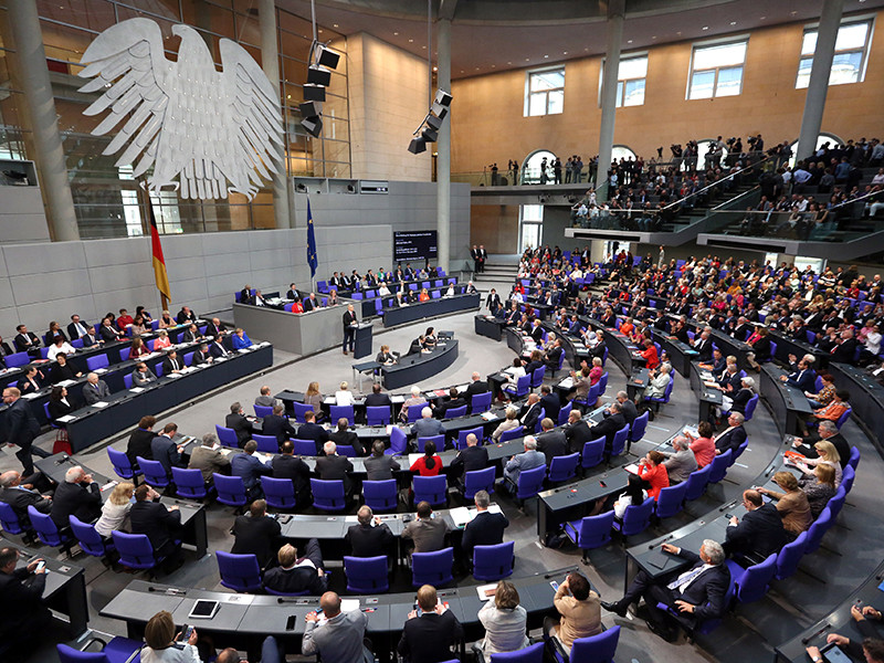 Парламент Германии 30 июня большинством голосов одобрил законопроект, предусматривающий полное и равноправное признание однополых браков в стране