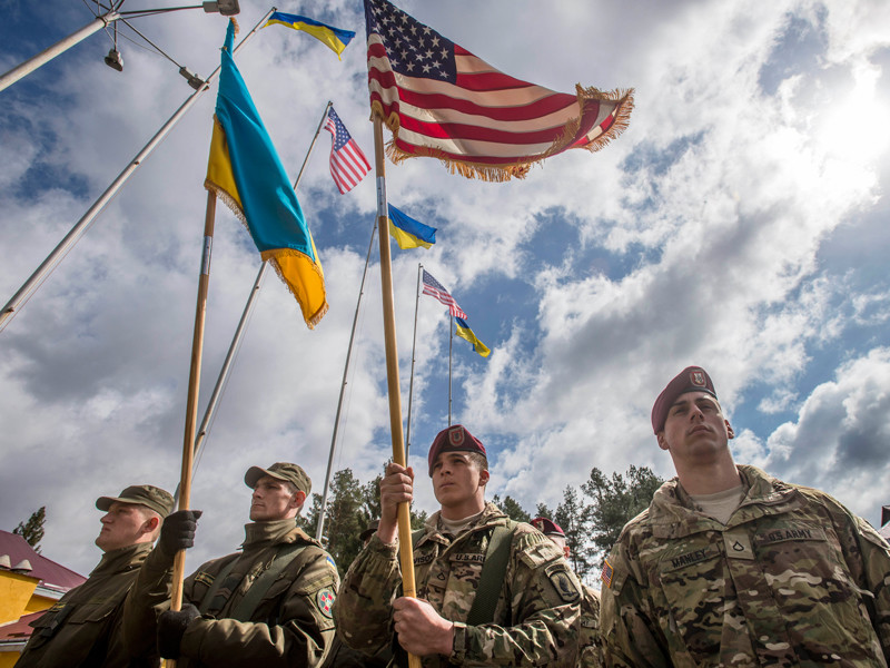 На Украине ждут появления войск США. Киев не исключил применения летального американского оружия для борьбы с "агрессором"

