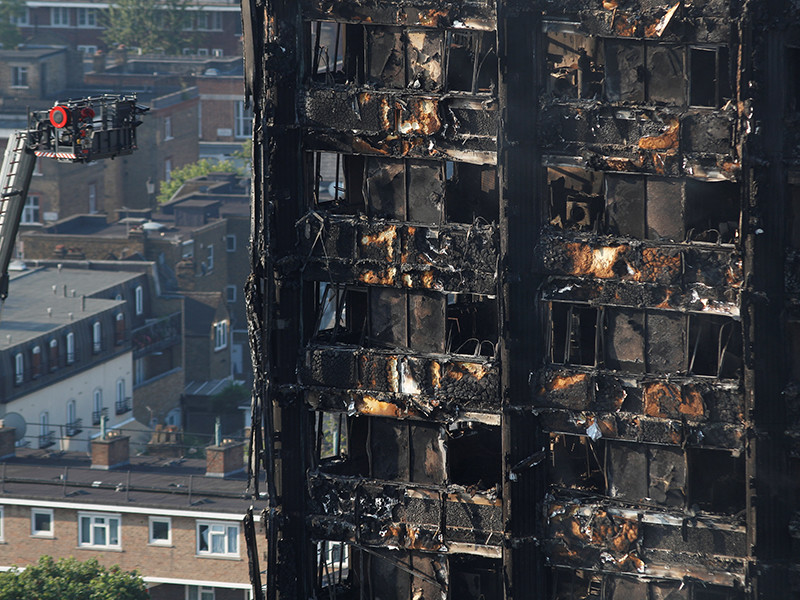 Жертвами пожара в Лондоне стали уже 17 человек