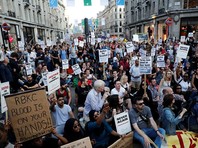 В Лондоне начались стихийные митинги из-за недовольства жителей действиями властей после пожара в Grenfell Tower