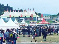 Накануне полиция объявила о решении приостановить фестиваль, на который съехались почти 90 тысяч любителей рок-музыки под открытым небом