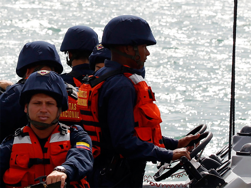 Прогулочное судно со 150 туристами затонуло у берегов Колумбии, СМИ сообщают о погибших
