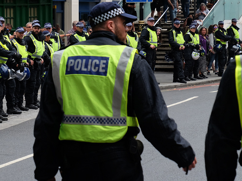 Возмущенные гибелью задержанного лондонцы пробили головы нескольким полицейским