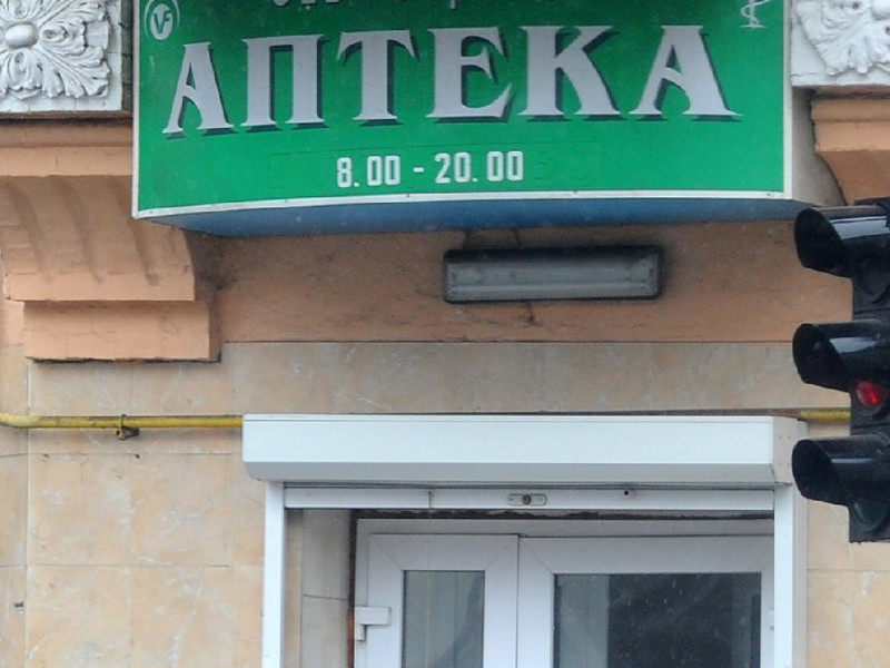 Восемь аптек, магазинов и ресторанов Херсонской области оштрафовали после десятка кляуз на использование ими русского языка