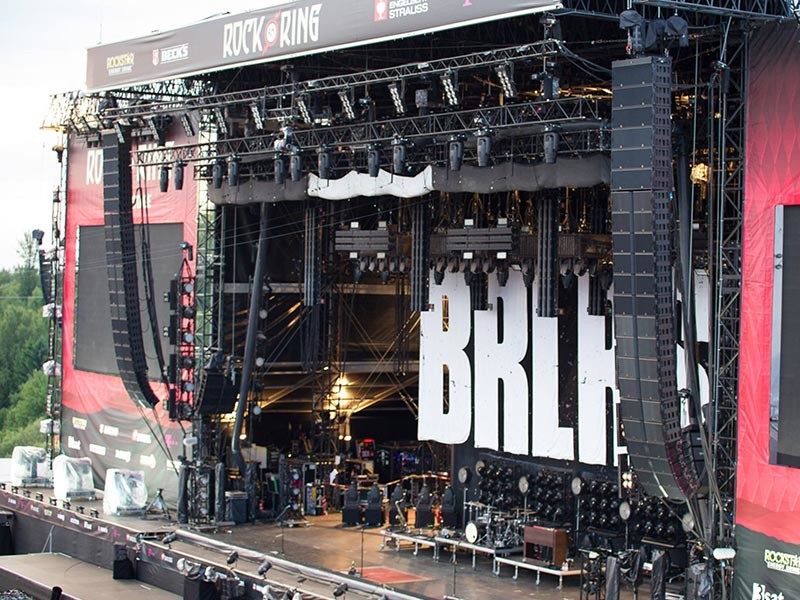 В Германии в экстренном порядке был приостановлен один из крупнейших музыкальных фестивалей Rock am Ring, на который съехались 87 тысяч любителей рок-музыки, из-за террористической угрозы

