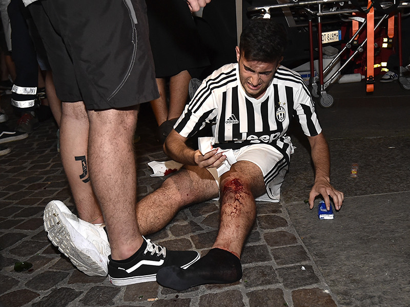 В Турине на площади возникла массовая давка из-за взрыва петарды, пострадали до 200 человек
