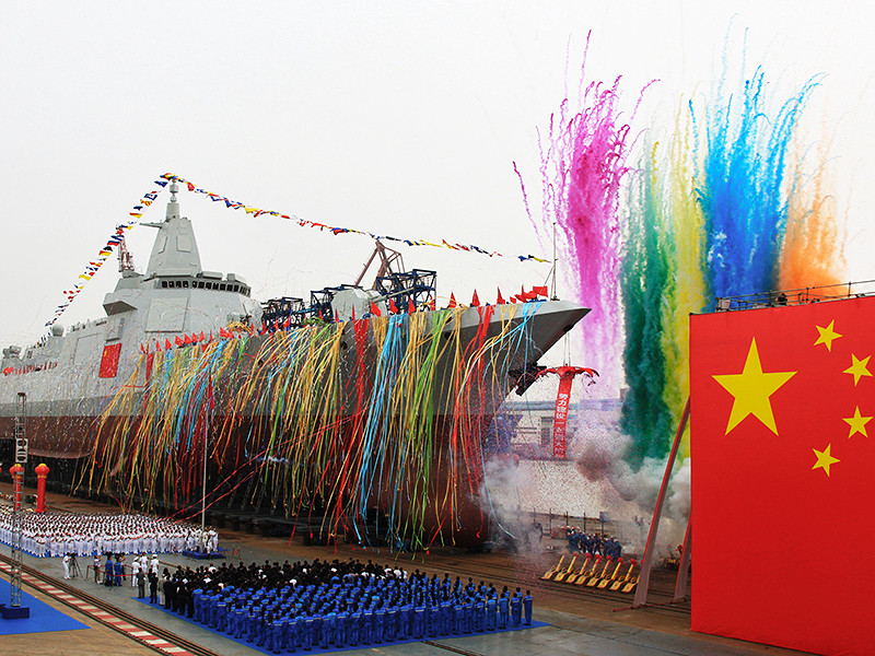 Китай спустил на воду новый эсминец, разработка и строительство которого велись полностью на территории страны. Торжественная церемония состоялась в среду утром на судоверфи компании Jiangnan Shipyard в Шанхае