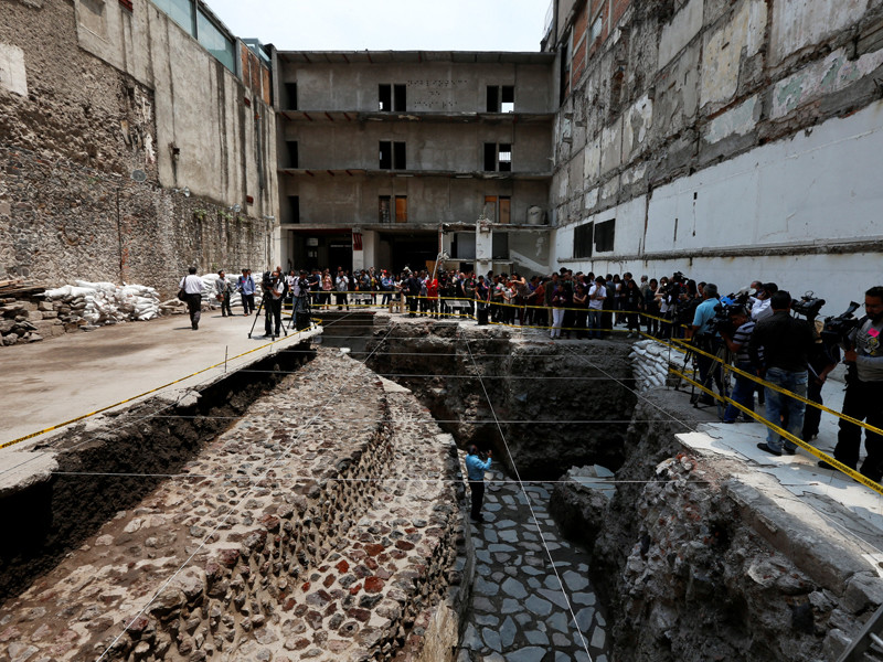 Археологи представили публике гигантский храм ацтеков, обнаруженный в центре Мехико при раскопках