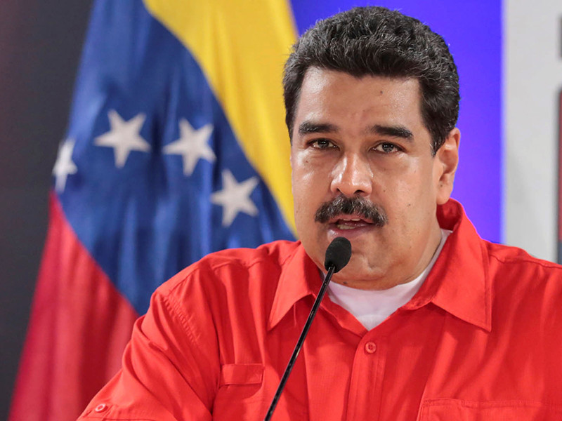 Президент Венесуэлы Николас Мадуро заявил, что для поимки группы сотрудников спецслужб, которые с вертолета сбросили гранаты на здание верховного суда страны, задействован спецназ
