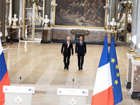 Путин 29 мая побывал во Франции, где провел свою первую официальную встречу с новым французским президентом