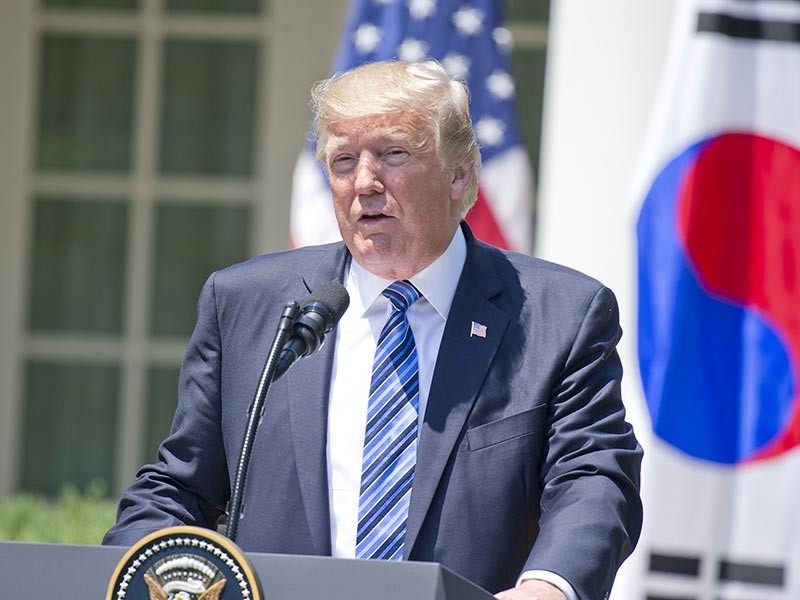 Президент США Дональд Трамп заявил об окончании "эры стратегического терпения" по отношению к Северной Кореи и призвал мировое сообщество объединиться против режима КНДР
