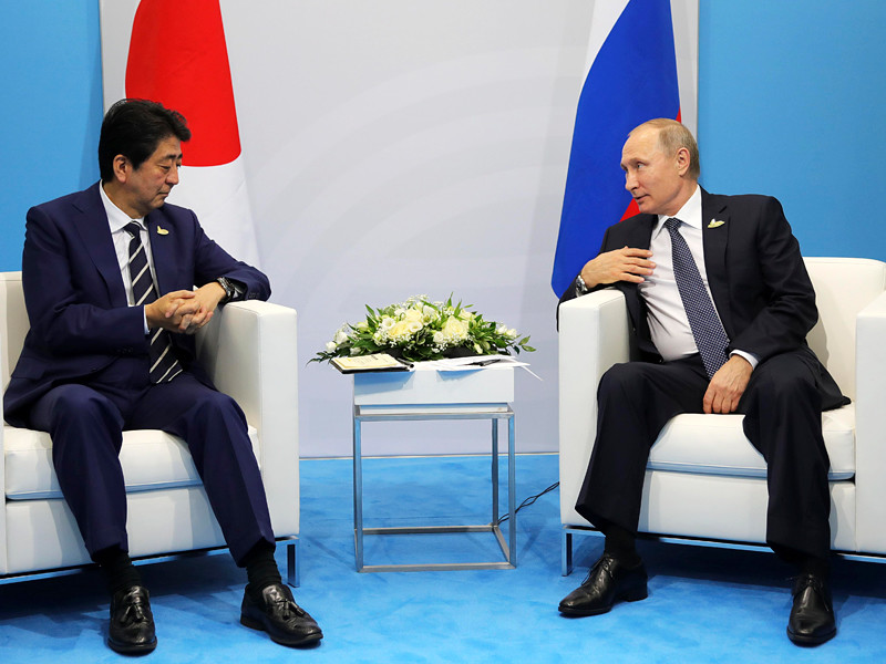 Президент России Владимир Путин опоздал на встречу с премьер-министром Японии Синдзо Абэ