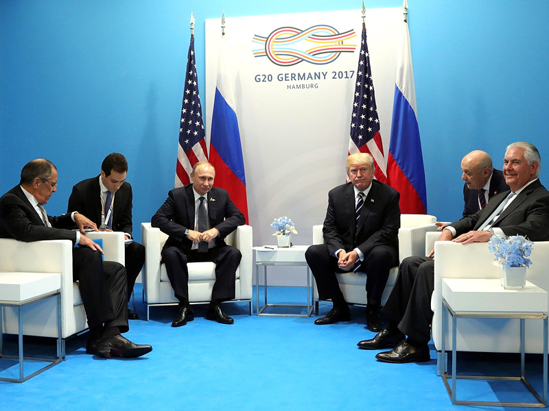 Президент США Дональд Трамп рассказал о содержании своей первой очной беседы с президентом РФ Владимиром Путиным, которая состоялась во время саммита "Группы двадцати" (G20) в Гамбурге