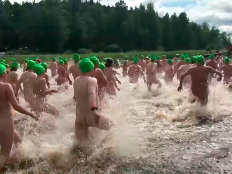 Финны побили рекорд по количеству одновременно купающихся голышом