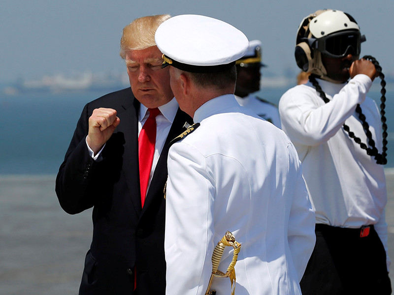 Американский президент Дональд Трамп принял в субботу участие в церемонии ввода в боевой состав Военно-морских сил США новейшего авианосца Gerald Ford - первенца нового класса, строительство которого задерживалось из-за многочисленных доработок