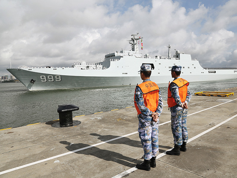 Китай направил военный контингент для развертывания первой зарубежной военной базы страны - в африканском государстве Джибути. Как сообщает агентство Xinhua, корабли с китайскими военнослужащими отправились во вторник из порта в городском округе Чжаньцзян (провинция Гуандун)