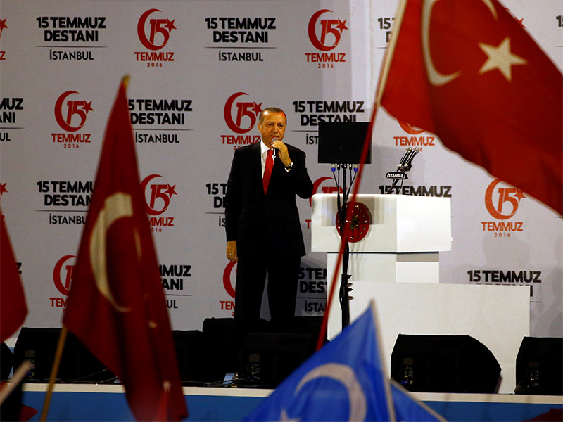 Турецкий сотовый оператор в день годовщины путча заменил гудки при звонке на голос Эрдогана
