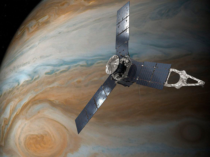 Американский зонд Juno пролетел над Большим красным пятном Юпитера и "позвонил" на Землю