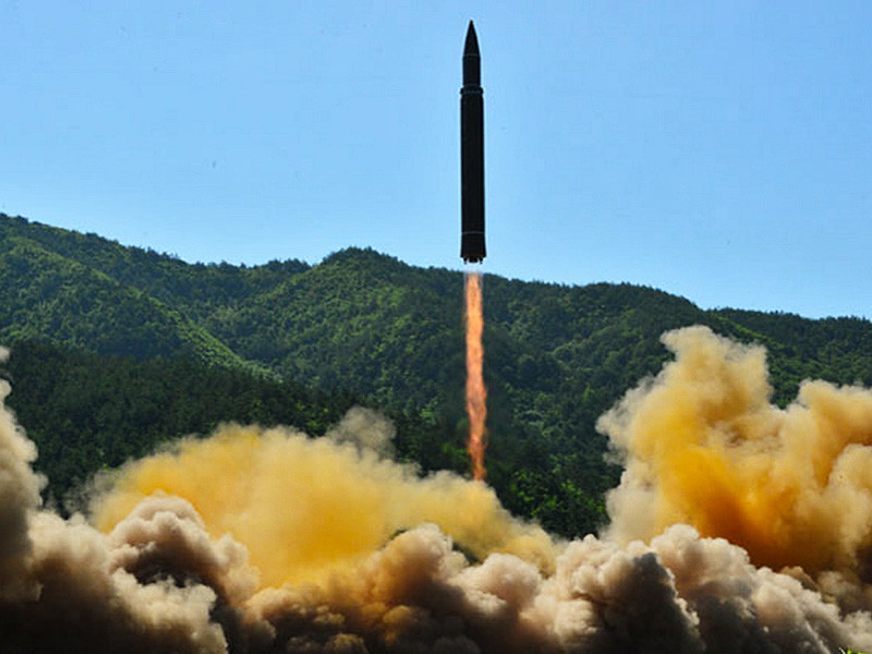 В США представлен законопроект, предполагающий введение новых санкций в отношении КНДР после совершенного на прошлой неделе запуска межконтинентальной баллистической ракеты