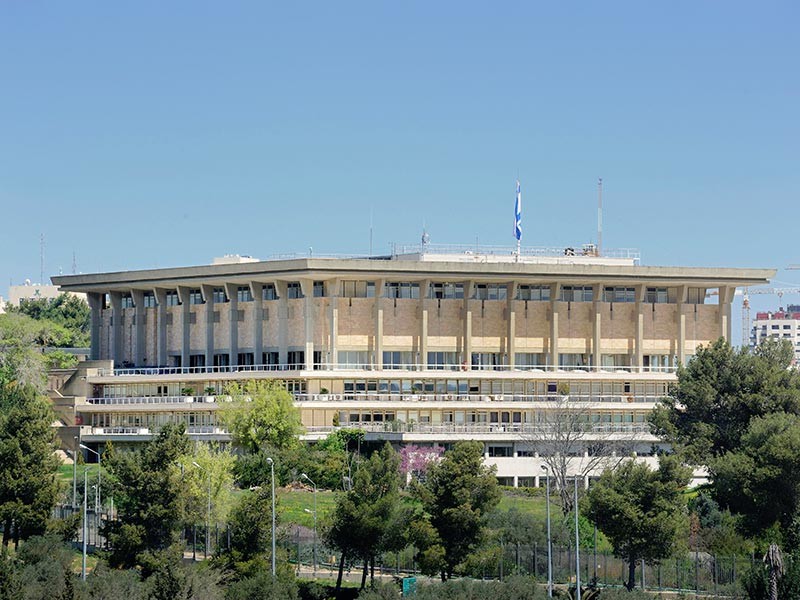 Парламент Израиля на очередном пленарном заседании единогласно утвердил в окончательном чтении Закон о 9 мая, согласно которому отныне День Победы во Второй мировой войне будет официально отмечаться в стране 9 мая на государственном уровне
