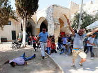 Решение снять все системы, установленные после теракта, было принято под давлением ВАКФа и лидеров мусульманских общин в Иерусалиме