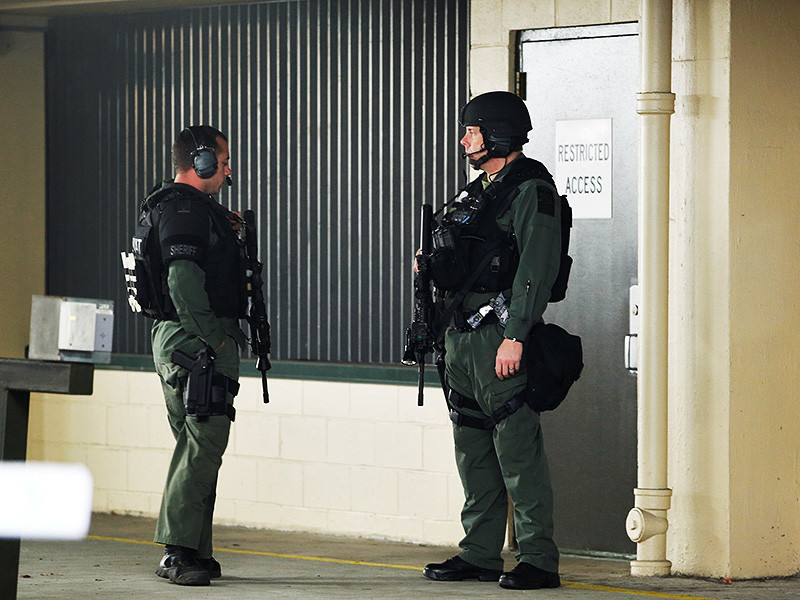 Сотрудники ФБР при содействии отряда полиции особого назначения в понедельник задержали на Гавайях американского военнослужащего Икаику Канга