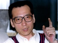 Лю Сяобо, писатель и бывший преподаватель университета, известен как критик китайского правительства. В 1989 году он принял участие в волнениях на площади Тяньаньмэнь в центре Пекина, после чего находится под пристальным вниманием китайских властей
