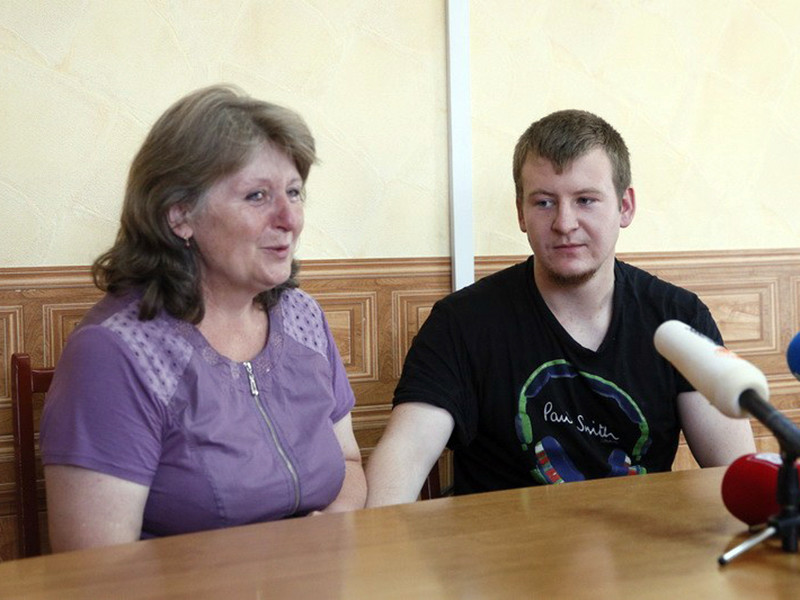 Мать задержанного на Украине россиянина Виктора Агеева Светлана встретилась с ним