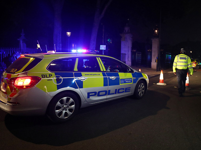 Вооруженный ножом мужчина ранил полицейских возле Букингемского дворца в Лондоне
