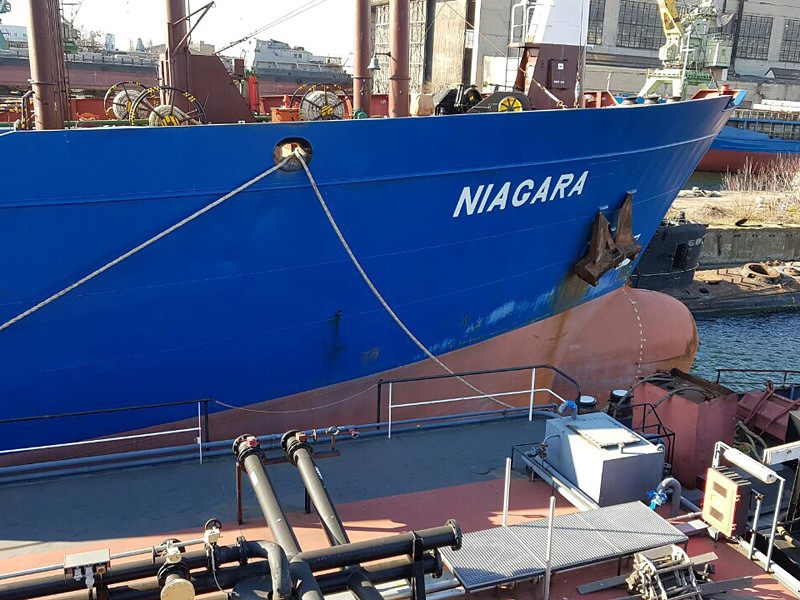 На Украине два танкера "Ниагара" и "Борислав", принадлежащие российской компании "Волго-Донское судовое агентство", были проданы за 10,1 млн гривен (около $392 тыс.) с аукциона