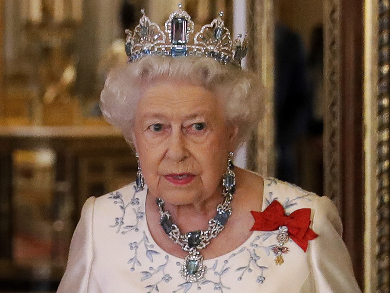Британская пресса сообщила о планах 91-летней королевы Елизаветы II отречься от престола в пользу принца Чарльза. Об этом написали накануне The Mirror и Daily Mail со ссылкой на источники в королевском дворце