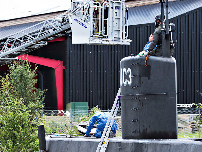 В районе поисков шведской журналистки Ким Валль, пропавшей после плавания на борту частной подводной лодки Nautilus датского изобретателя Петера Мадсена, найдено женское тело. Об этом в понедельник, 21 августа, сообщила полиция Копенгагена