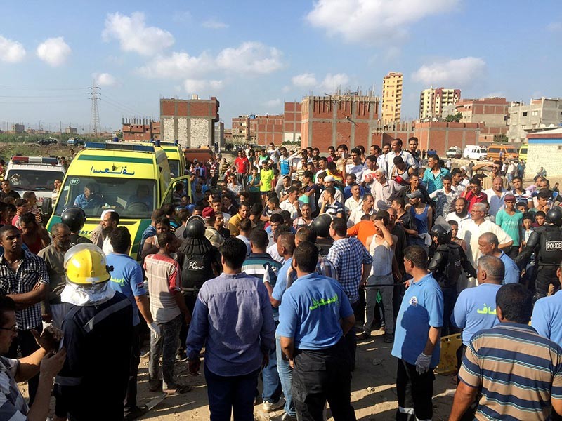 Число жертв столкновения двух поездов на севере Египта, в районе города Александрия, превысило 40 человек. Министерство здравоохранения страны сообщает о 41 жертве. При этом СМИ называют большее число погибших


