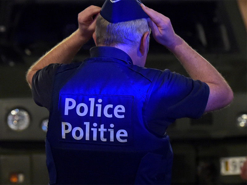 Неизвестный бросил "коктейль Молотова" в отделение полиции в Брюсселе
