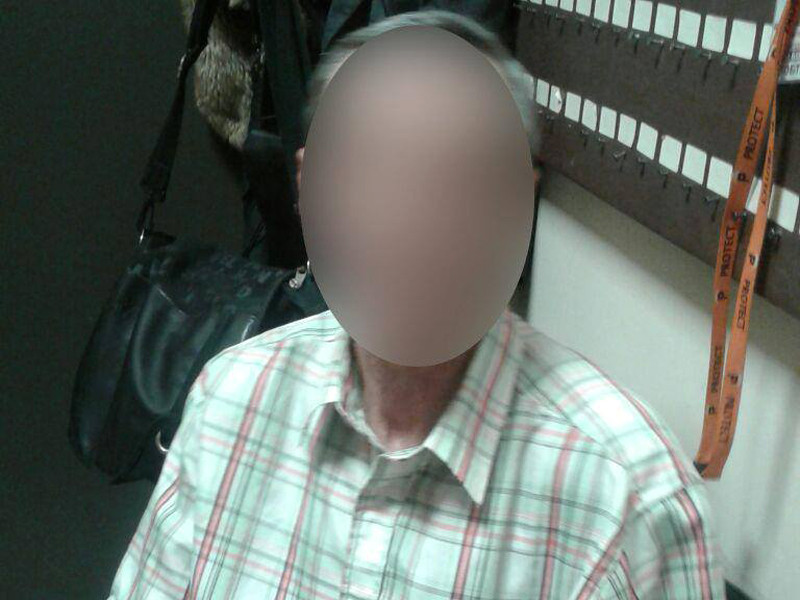 В Днепре 13 августа полиция задержала 66-летнего пенсионера, распространявшего листовки с георгиевской ленточкой в одном из супермаркетов, сообщается в Facebook патрульной полиции бывшего Днепропетровска