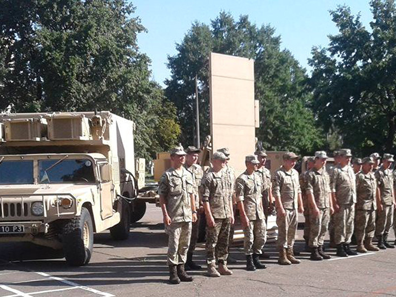 На Украине американские военные специалисты завершили очередной этап подготовки местных артиллеристов, которые, как ожидаются, в ближайшее время отправятся на Донбасс и будут обучать украинских военных, которые выполняют боевые задачи на юго-востоке страны