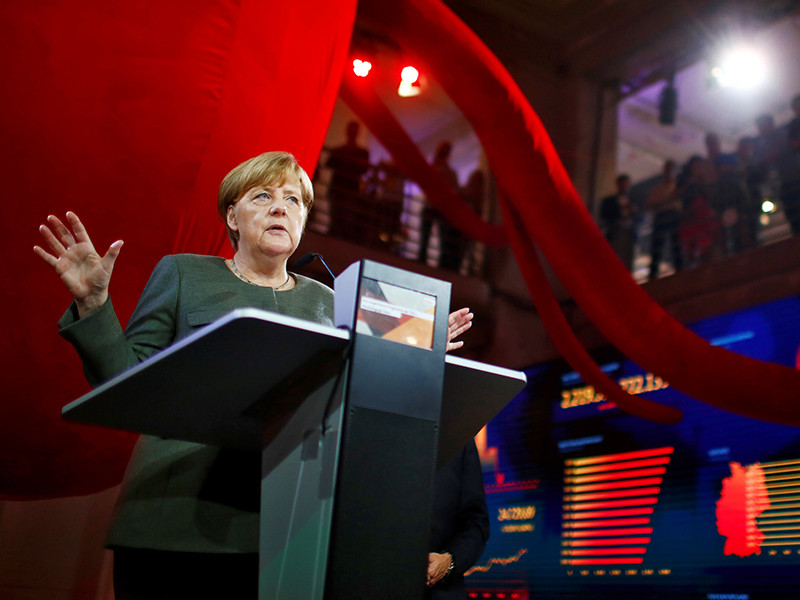 Канцлер Германии Ангела Меркель подвергла резкой критике намерение своего предшественника на посту главы правительства ФРГ Герхарда Шредера стать членом совета директоров российского нефтегазового концерна "Роснефть"