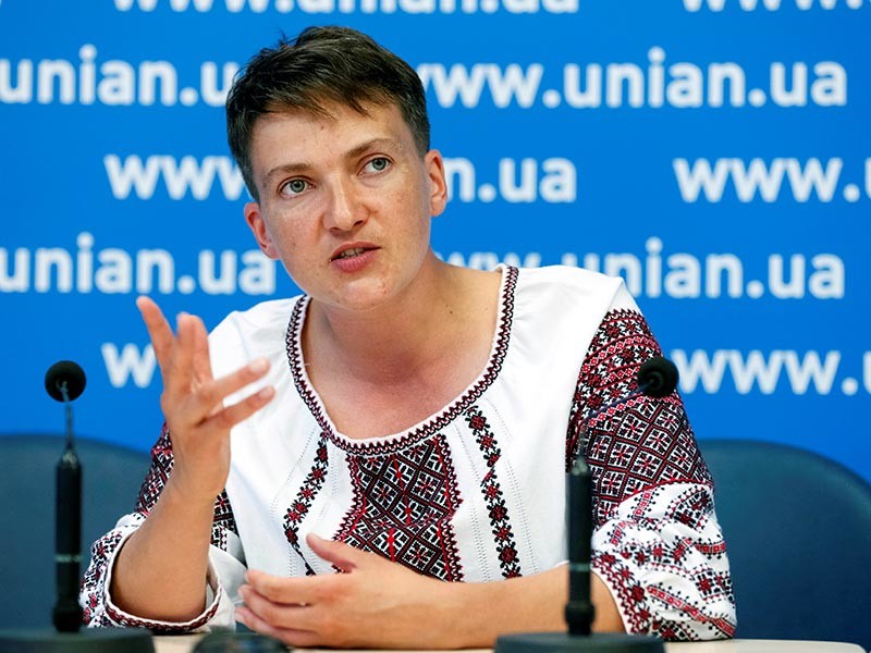 Народный депутат Украины Надежда Савченко назвала строительство стены на границе Украины с РФ "тупым выбрасыванием денег"



