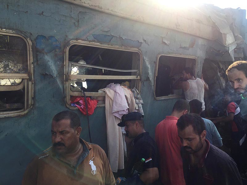 В результате железнодорожной аварии более 20 человек погибли, десятки пострадали


