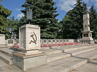 В Словакии оторвали серп и молот от памятника советским воинам-освободителям
