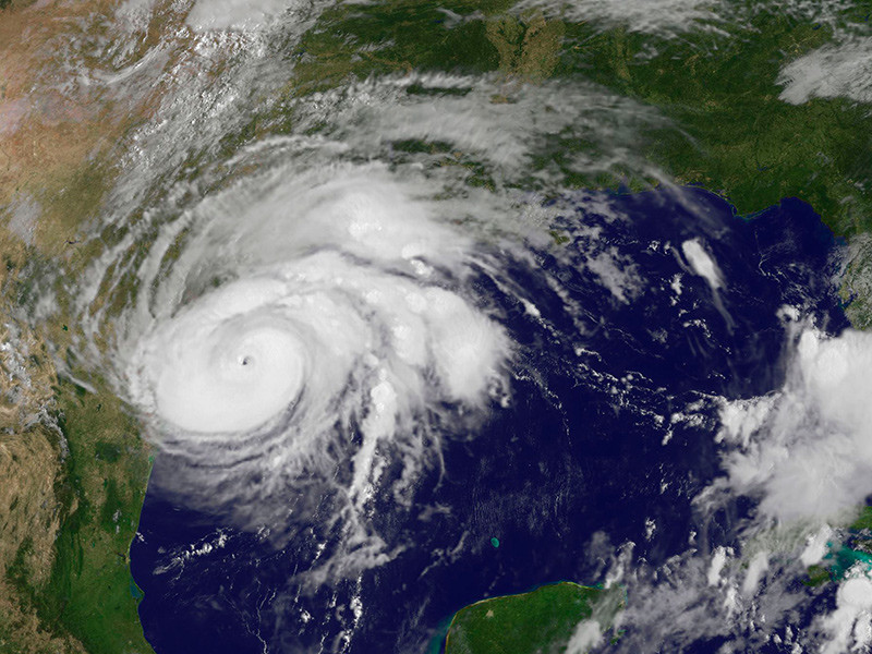 На побережье Техаса надвигается мощнейший ураган Harvey