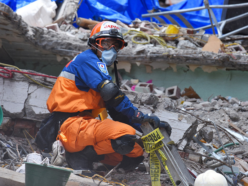Афтершок магнитудой 6,2 прервал работы по разбору завалов в Мексике